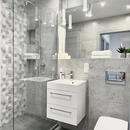 Grunwald - Ptasia 300m Od Stadionu * Познань