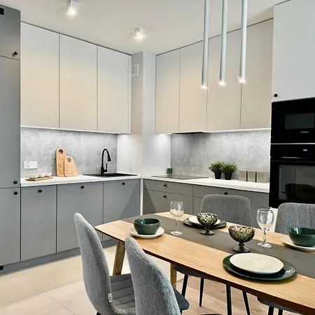 Grunwald - Ptasia 300m Od Stadionu Poznaň